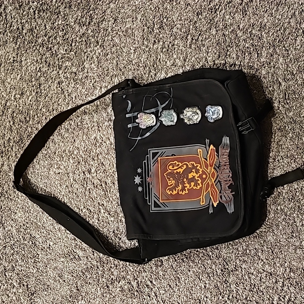 AWESOME VINTAGE HARRY POTTER Gryffindor SATCHEL